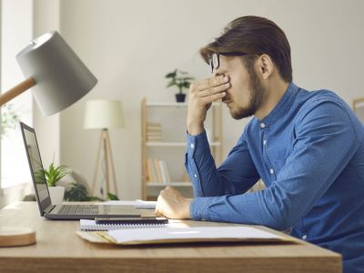 Καταπόνηση ματιών λόγω χρήσης υπολογιστή: Δοκιμάστε τον κανόνα 20-20-20