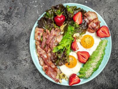 Keto, Paleo, Carnivore: Δείτε τα «υπέρ» και τα «κατά» που προσφέρουν οι τρεις δημοφιλείς δίαιτες