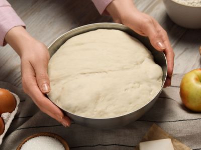 Ποιους κινδύνους κρύβει η άψητη ζύμη