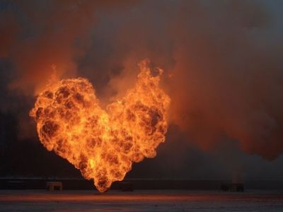 Ζώδια Σήμερα 02/12: Ο αέρας φουντώνει τη φωτιά του έρωτα