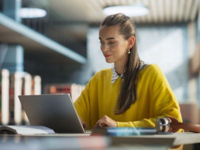 Ημερήσιες Προβλέψεις για όλα τα Ζώδια, 02/12/25: Μαγνητισμός και πάθος παντού