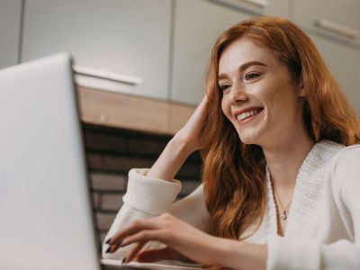 Ημερήσιες Προβλέψεις για όλα τα Ζώδια, 19/12/25: Τα χαμόγελα και η γοητεία είναι μεταδοτικά