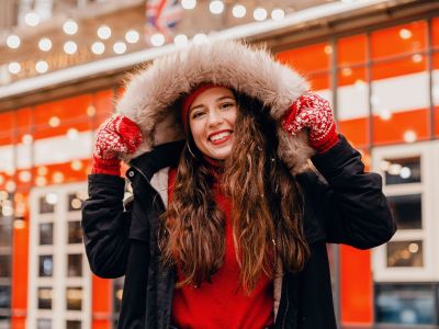 Ημερήσιες Προβλέψεις για όλα τα Ζώδια, 25/12/25: Γιορτινές στιγμές με αγάπη και χαμόγελα