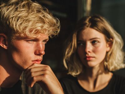 Υδροχόος: Τι τον φοβίζει πραγματικά σε μια σχέση;