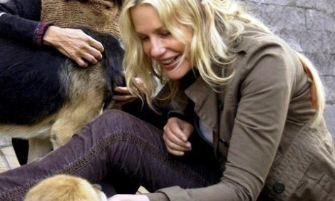 Daryl Hannah – Χειροπέδες στη δυναμική ακτιβίστρια
