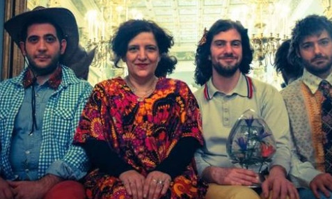 «Μπαμπά χορεύεις;» του Ακύλλα Καραζήση στο Δημοτικό Θέατρο Πειραιά