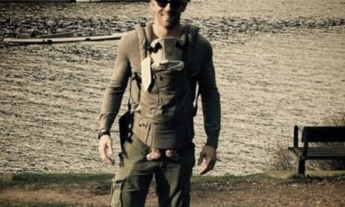 Ο Ryan Reynolds ποζάρει αγκαλιά με την κορούλα του και ξεσηκώνει θύελλα αντιδράσεων