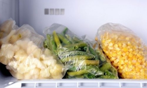 Γιατί δεν πρέπει να καταψύξετε ξανά το φαγητό που αποψύξατε