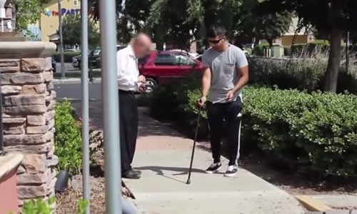 Παριστάνει τον τυφλό και ρωτάει αν κέρδισε το λαχείο του! Η συνέχεια θα σας απογοητεύσει! (video)