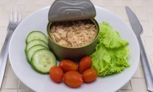 Η θανατηφόρα τοξίνη που μπορεί να κρύβεται σε μια κονσέρβα τόνο