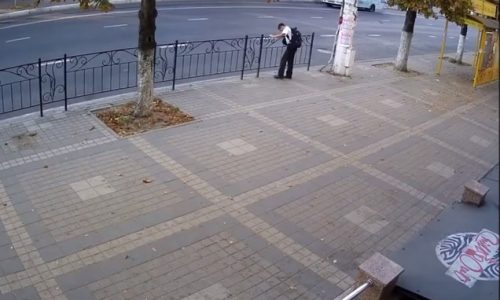 Σώθηκε από θαύμα! Αυτός ο μαθητής είχε σίγουρα άγιο! (video)