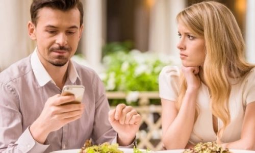 Τεστ για ζευγάρια: Πόσο επηρεάζει τη σχέση σας το κινητό;