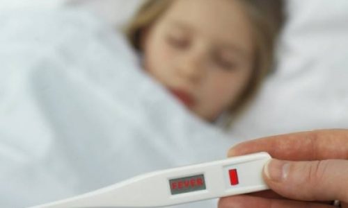 Τέσσερις μύθοι για τον πυρετό που καταρρίπτουν οι ειδικοί