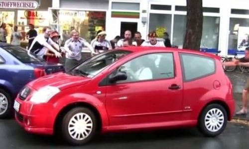 ΕΠΙΚΟ! Πανηγύρισαν τρελά το παρκάρισμα γυναίκας! (video)