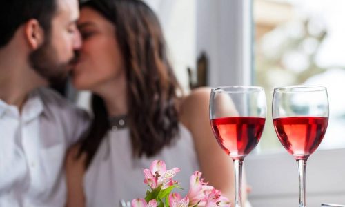 Ζώδια και έρωτας: Βλέπει σοβαρά τη σχέση σας ή περνά την ώρα του;
