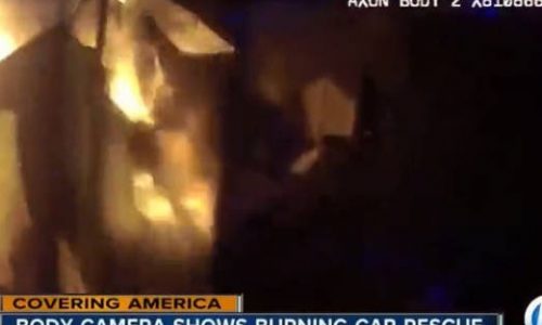 Εικόνες ΣΟΚ: Αστυνομικός σώζει οδηγό από φλεγόμενο αυτοκίνητο (vid)