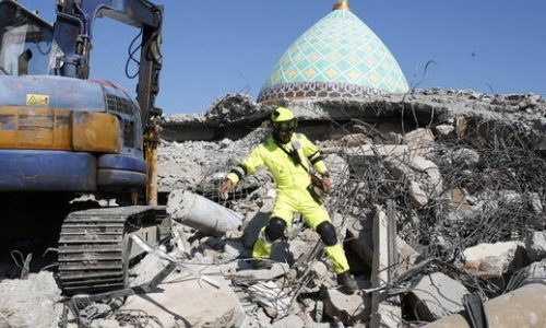 Ινδονησία: Πανικός από το νέο μεγάλο σεισμό - Κατέρρευσαν κτήρια (vid)