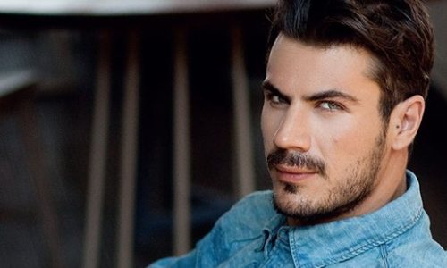 Άκης Πετρετζίκης: Είναι ερωτευμένος και δε φαντάζεστε ποια είναι η νέα του σύντροφος