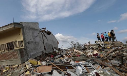 Ινδονησία: Τουλάχιστον 22 νεκροί από τις καταρρακτώδεις βροχές στη Σουμάτρα (pics+vid)