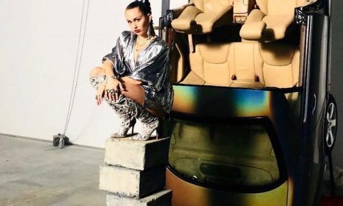Το χριστουγεννιάτικο τραγούδι της Miley Cyrus το γνωρίζεις καλά και θα σε συγκινήσει