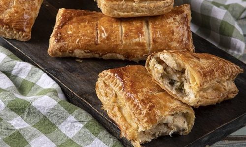 Άκης Πετρετζίκης: Κοτοπιτάκια με μπεσαμέλ