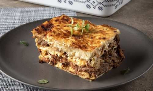 Άκης Πετρετζίκης: Λαζάνια με κρέας
