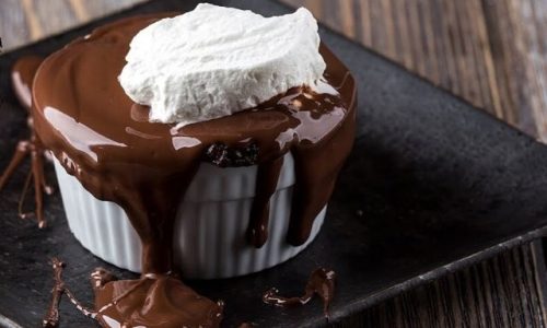 Άκης Πετρετζίκης: Σουφλέ σοκολάτας γάλακτος