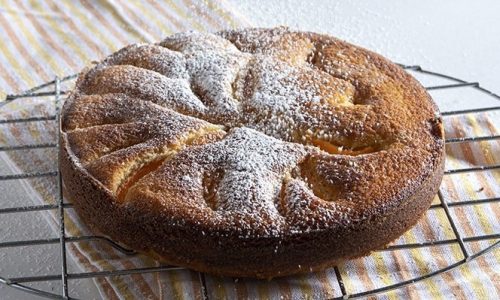 Άκης Πετρετζίκης: Κέικ με βερίκοκα