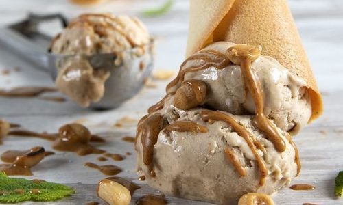 Άκης Πετρετζίκης: Vegan παγωτό με 2 υλικά!