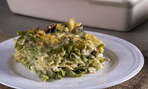 Άκης Πετρετζίκης: Σουφλέ με μακαρόνια στον φούρνο