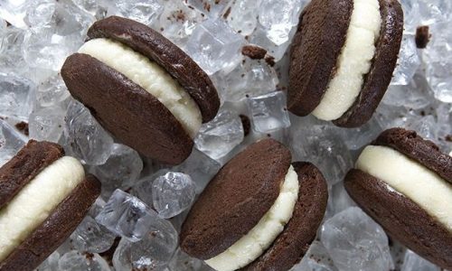 Άκης Πετρετζίκης: Σάντουιτς με παγωτό βανίλια