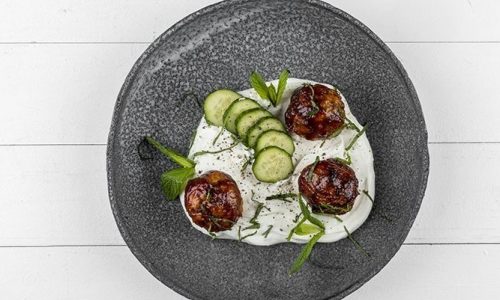 Συνταγή για κεφτεδάκια κοτόπουλο με σάλτσα BBQ από τον Άκη Πετρετζίκη