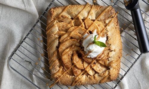 Συνταγή για galette με μήλα από τον Άκη Πετρετζίκη