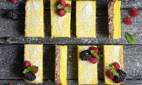Συνταγή για vegan μπάρες λεμονιού από τον Άκη Πετρετζίκη