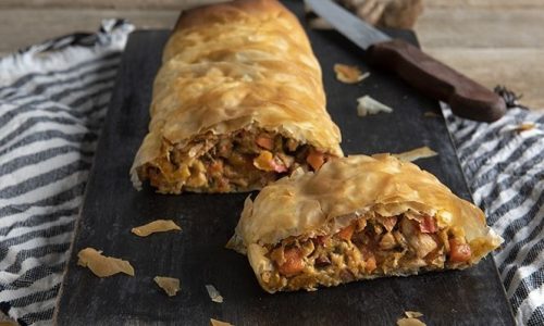 Συνταγή για κοτόπιτα σε ρολό από τον Άκη Πετρετζίκη