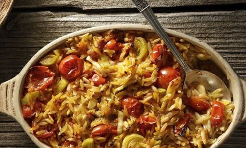 Συνταγή για κριθαράκι με ταχίνι από τον Άκη Πετρετζίκη