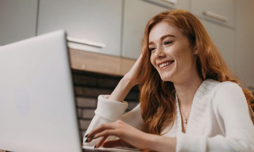 Ημερήσιες Προβλέψεις για όλα τα Ζώδια, 19/12/25: Τα χαμόγελα και η γοητεία είναι μεταδοτικά