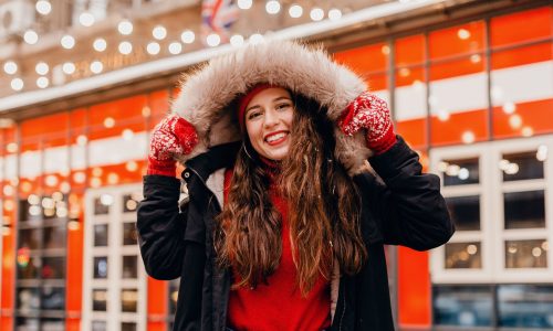 Ημερήσιες Προβλέψεις για όλα τα Ζώδια, 25/12/25: Γιορτινές στιγμές με αγάπη και χαμόγελα