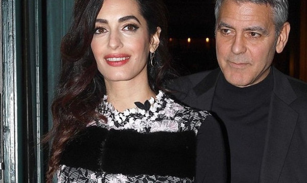 Η Amal Clooney σε μία αρκετά αλλόκοτη εμφάνιση