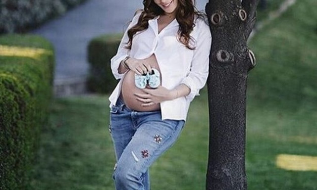 Γεννάει από στιγμή σε στιγμή και  δεν ήξερε κανείς για την εγκυμοσύνη της. Είναι η…