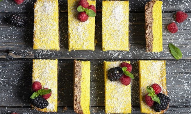 Συνταγή για vegan μπάρες λεμονιού από τον Άκη Πετρετζίκη