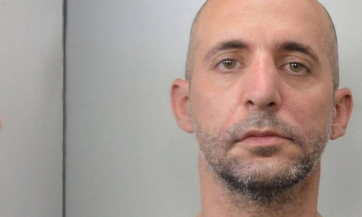 Ηλιούπολη: Αυτός είναι ο αστυνομικός που εξέδιδε και κακοποιούσε την 19χρονη