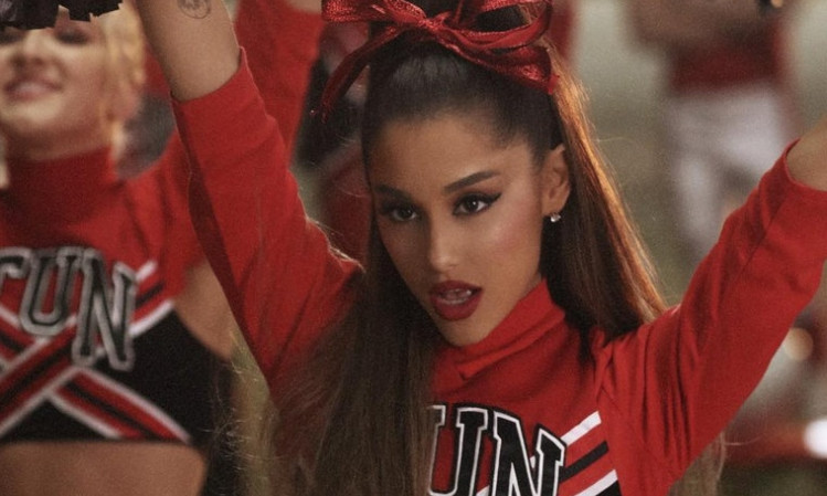 Το δαχτυλίδι που επέλεξε η Ariana Grande για να αντικαταστήσει το μονόπετρο είναι θεϊκό!