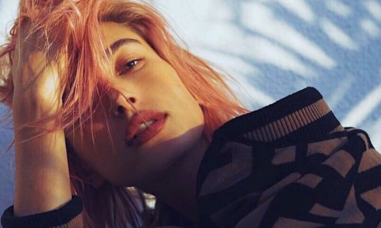 Έξαλλη η Hailey Baldwin με τα μηνύματα των haters στο Instagram: Η σκληρή της απάντηση (photos)