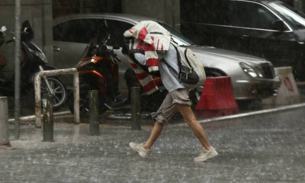 Καιρός: Έκτακτη προειδοποίηση Μαρουσάκη - «Έρχονται ισχυρές καταιγίδες, θα βοηθήσουν στις φωτιές»
