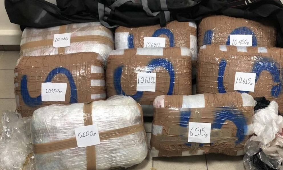 Βαρυμπόμπη: Η αποθήκη της μονοκατοικίας έκρυβε 80 κιλά κάνναβης – Το κύκλωμα διακινούσε και κοκαΐνη