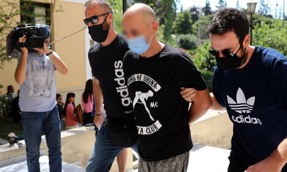 Ηλιούπολη: «Τη βρήκαμε να κλαίει» - Η κατάθεση του αστυνομικού που είδε πρώτος την 19χρονη