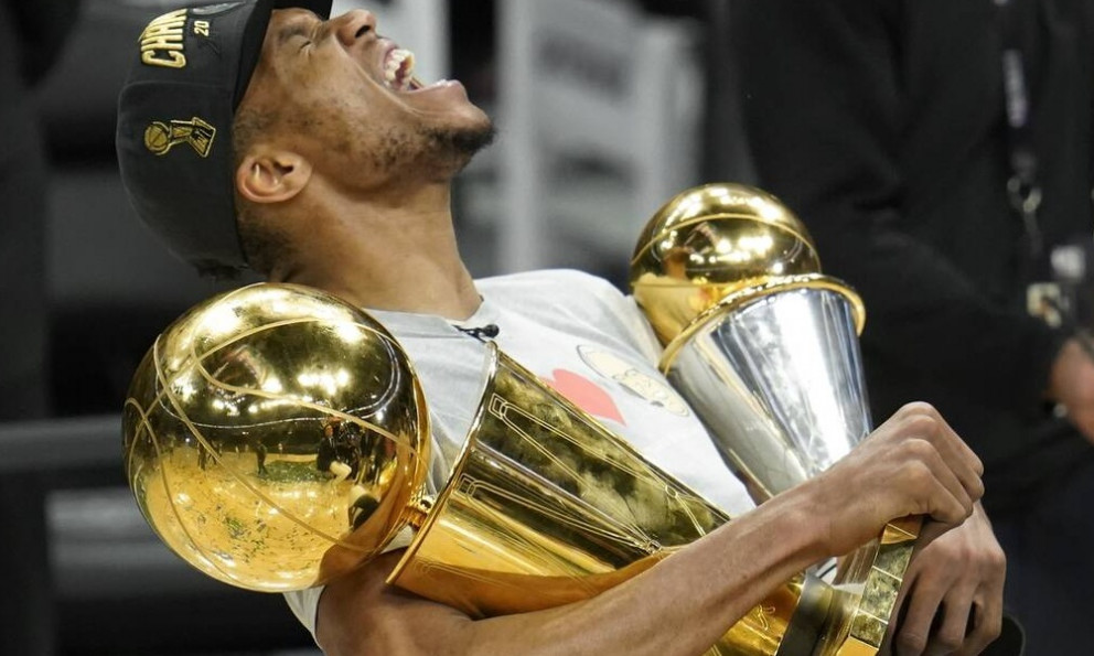 Γιάννης Αντετοκούνμπο: Yμνοι απο Guardian – Είναι μόλις 26 ετών, καλή τύχη στους υπόλοιπους