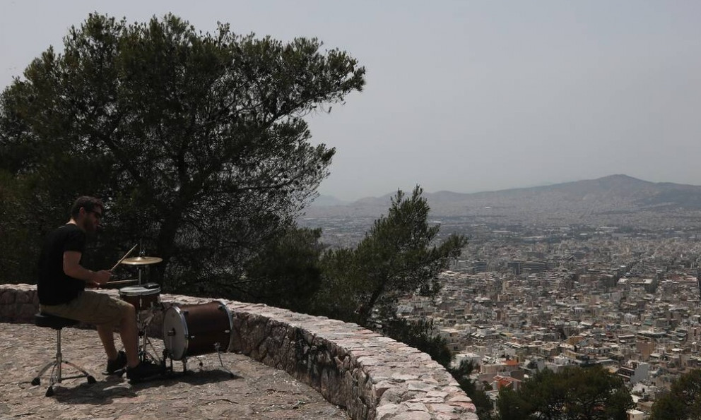 Καιρός: Μαζί με τον καύσωνα έρχεται και σκόνη από τη Σαχάρα – Η προειδοποίηση του Σάκη Αρναούτογλου