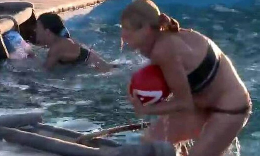Survivor: Το σέξι ατύχημα της Ευρυδίκης – Φόρεσε δανεικό μαγιό στο αγώνισμα (vid)
